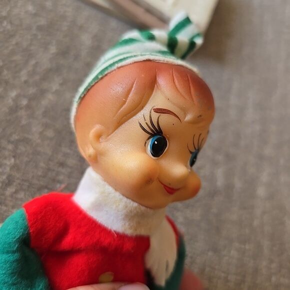 Vintage NOEL JAPAN RED GREEN KNEE HUGGER ELF CHRISTMAS ORNAMENT Original Sticker - Picture 5 of 7